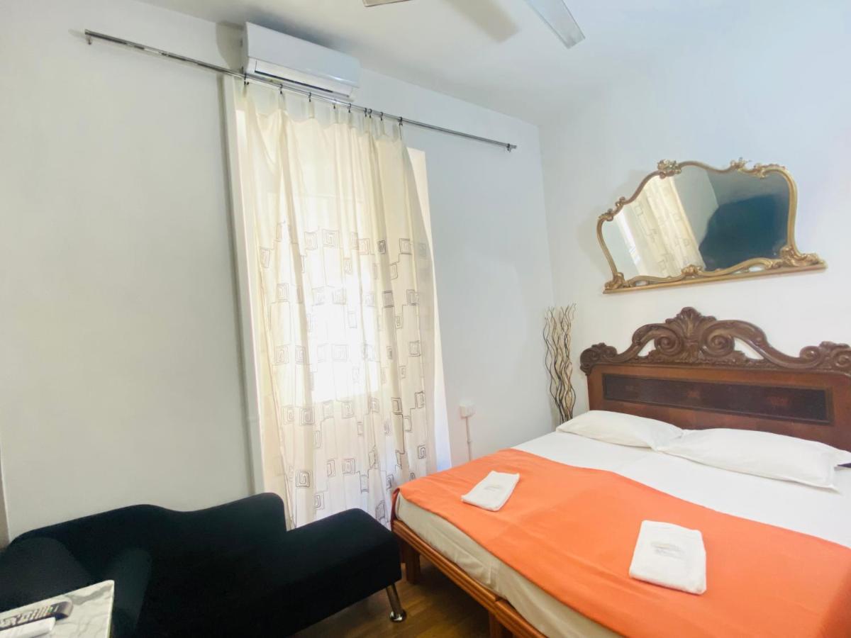 Roman Place Ngoại thất bức ảnh